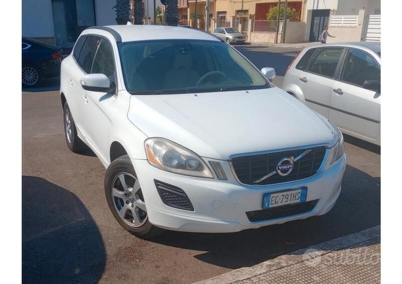 Bianco Usata 2012 Volvo XC60 SUV | 6300 € (Ottimo prezzo) - Immagine 1/4