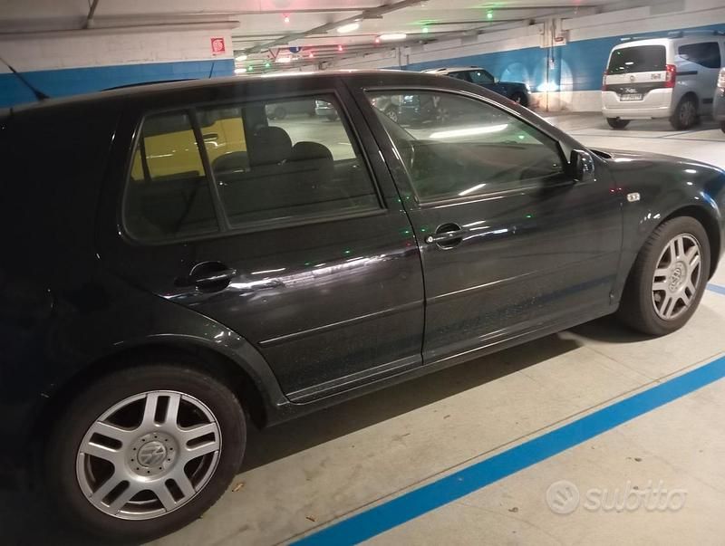 Usata VW Golf IV 110 CV (80 kW) 2002 Nero Berlina