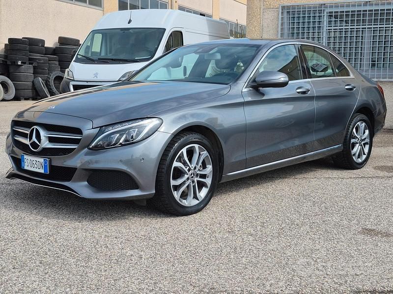 Usata Mercedes C220 194 CV (142 kW) 2018 Grigio montagna Berlina