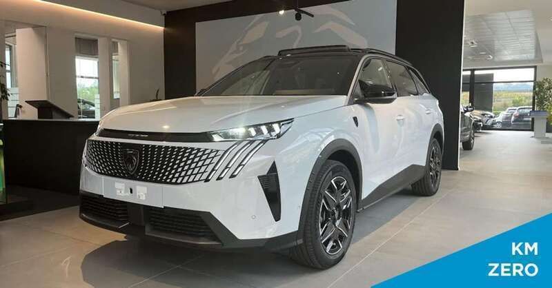Usata Peugeot 5008 GT 145 CV (106 kW) 2024 Bianco okenite pastello Monovolume