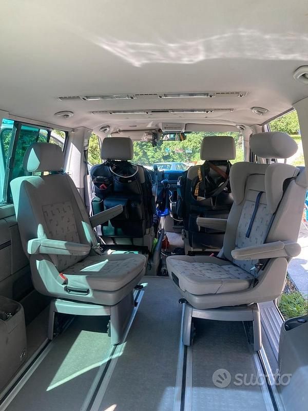 Begagnad VW Multivan Highline 174 HK (127 kW) 2006 Grå Van