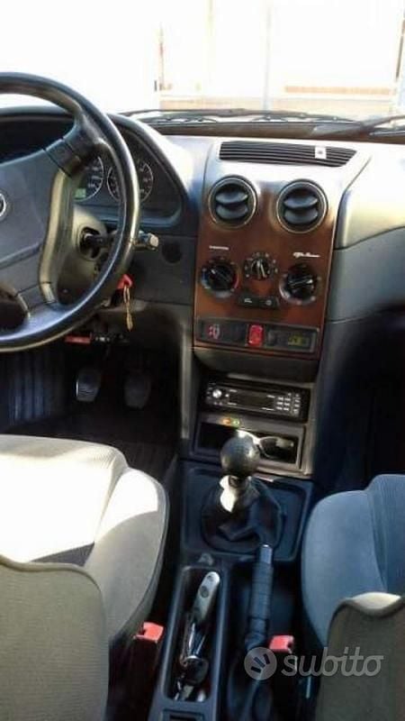 Usata Alfa Romeo 2000 105 CV (77 kW) 2000 Nero Berlina