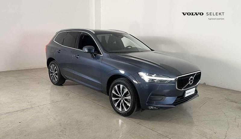 Usata Volvo XC60 Momentum 197 CV (144 kW) 2021 Denim blue (metallizzato) SUV
