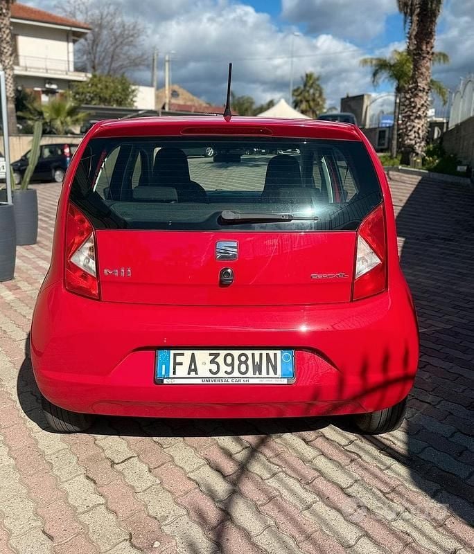 Usata Seat Mii 68 CV (50 kW) 2015 Rosso Utilitaria