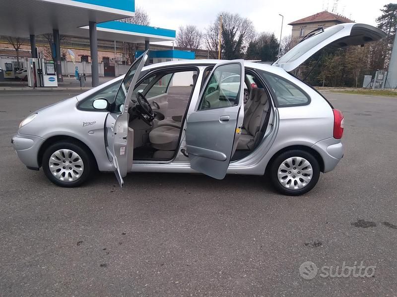 Usata Citroën Xsara Picasso Exclusive 116 CV (85 kW) 2003 Grigio Monovolume
