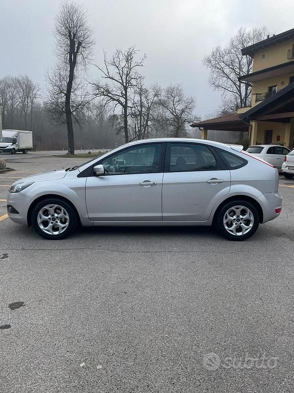 Usata Ford Focus Titanium 109 CV (80 kW) 2011 Grigio Berlina