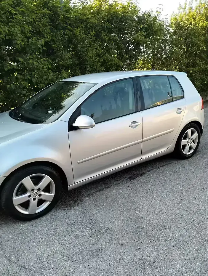 Usata VW Golf VI 105 CV (77 kW) 2011 Grigio Utilitaria
