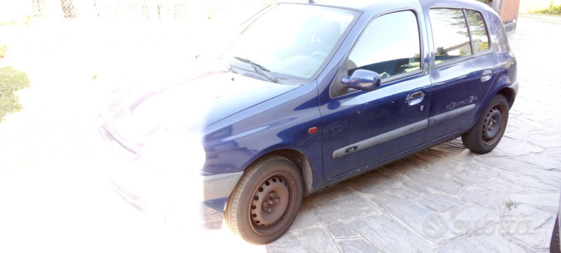 Usato 2000 Renault Clio II 1.1 Benzin 58 CV (1.800 €)