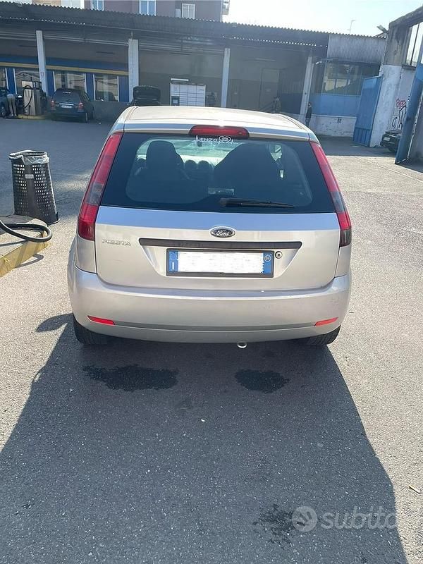 Usata Ford Fiesta 2004 Grigio Utilitaria