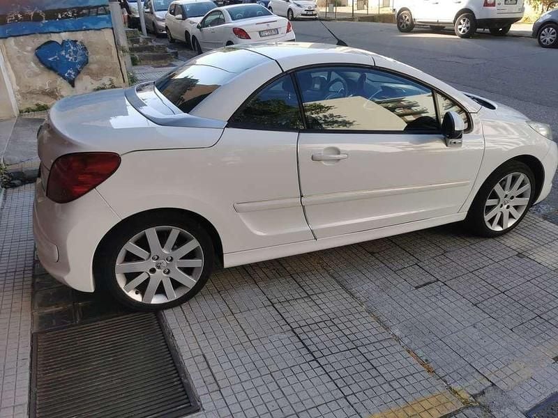 Gebraucht Peugeot 207 CC 111 PS (81 kW) 2011 Weiß Cabrio