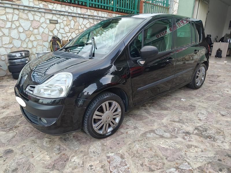 Usata Renault Modus 75 CV (55 kW) 2012 Nero Monovolume