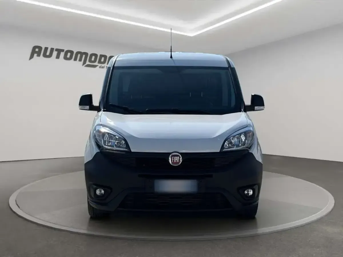 Usata Fiat Doblò 105 CV (77 kW) 2021 Bianco Monovolume