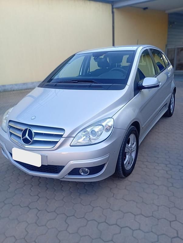Usata Mercedes B180 Premium 108 CV (79 kW) 2011 Grigio Monovolume