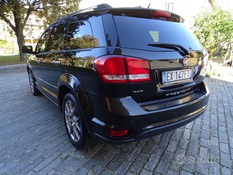 Usata Fiat Freemont Lounge 170 CV (125 kW) 2014 Nero SUV