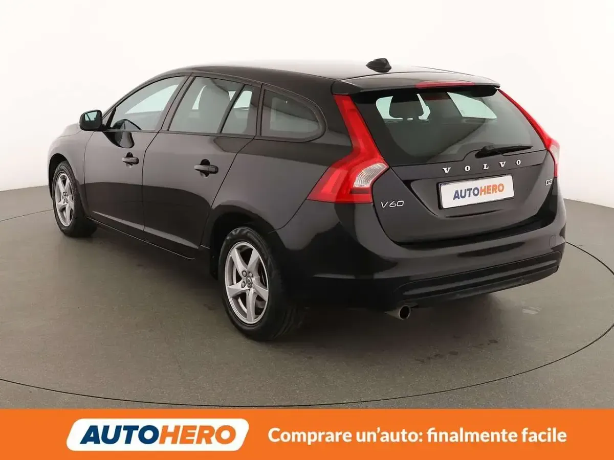 Käytetty Volvo V60 Kinetic 120 HP (88 kW) 2016 Musta Farmari