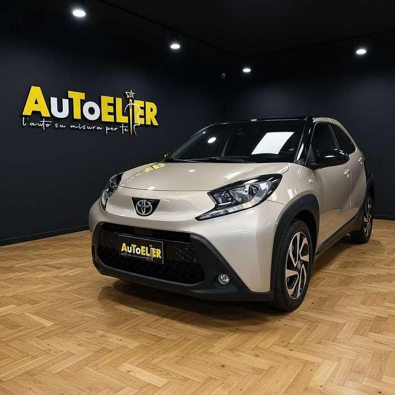 Beige Nuova 2025 Toyota Aygo X Trend SUV | 14.900 € (Ottimo prezzo) - Immagine 1/4