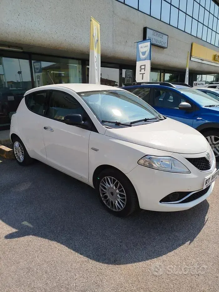 Usata Lancia Ypsilon Gold 69 CV (50 kW) 2018 Bianco Utilitaria