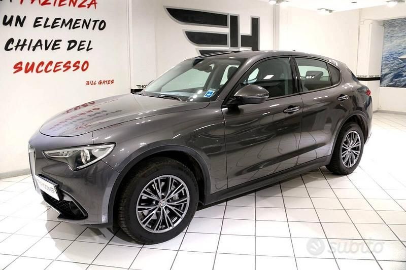Usata Alfa Romeo Stelvio Executive 180 CV (132 kW) 2017 Grigio SUV