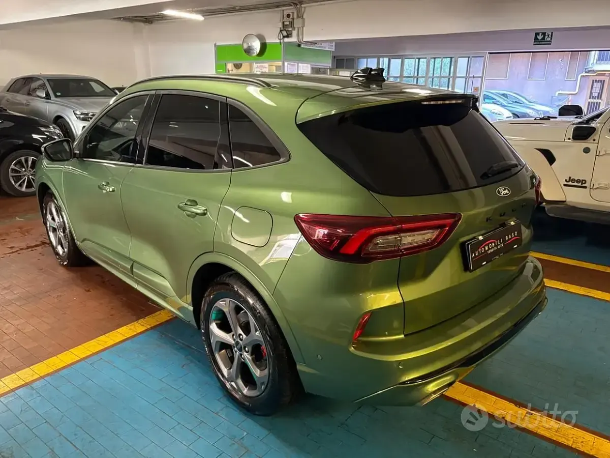 Usata Ford Kuga ST-Line 151 CV (111 kW) 2024 Verde SUV