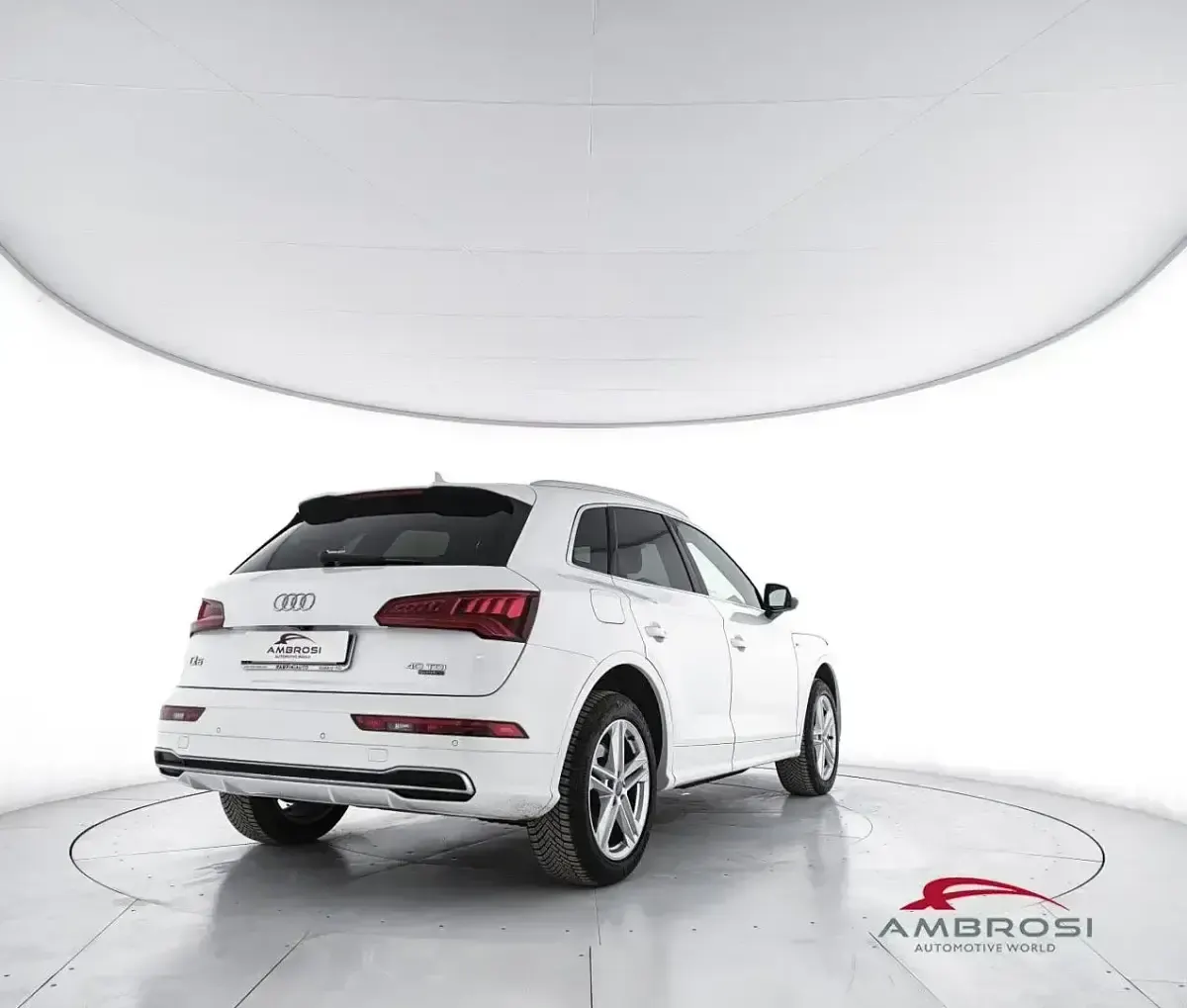 Used Audi Q5 S-line plus 190 HP (139 kW) 2019 White SUV
