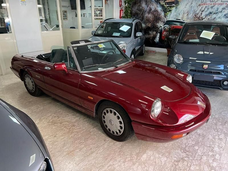 Usata Alfa Romeo Spider 109 CV (80 kW) 1991 Rosso Cabrio