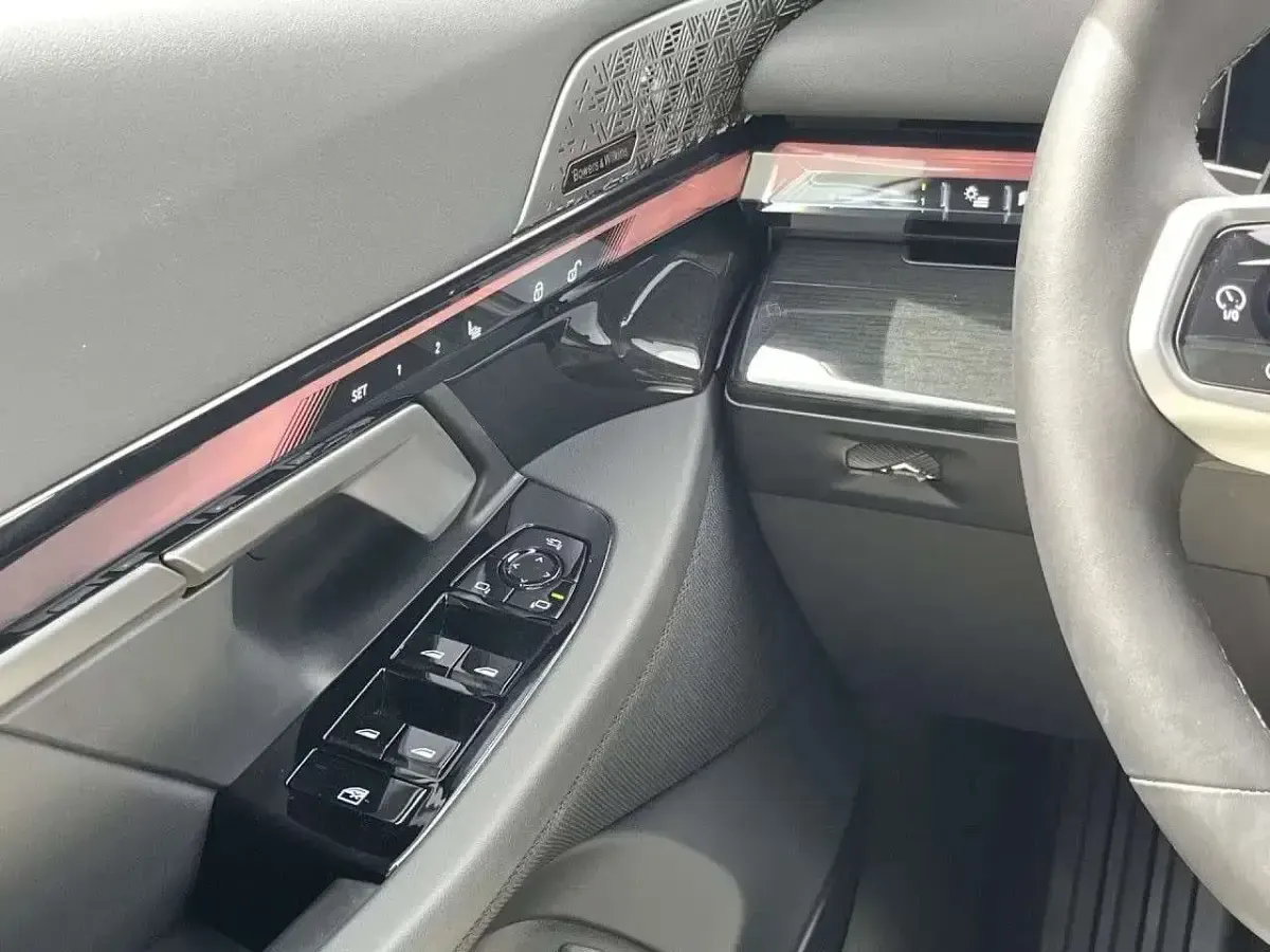 Usata BMW 550e M Sport 489 CV (359 kW) 2025 Carbonschia Berlina