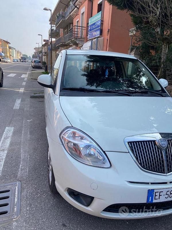 Usata Lancia Ypsilon 75 CV (55 kW) 2011 Bianco Utilitaria