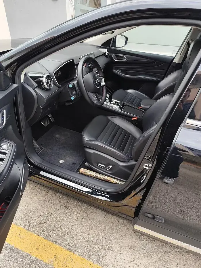 Usata MG HS Luxury 163 CV (119 kW) 2024 Nero SUV