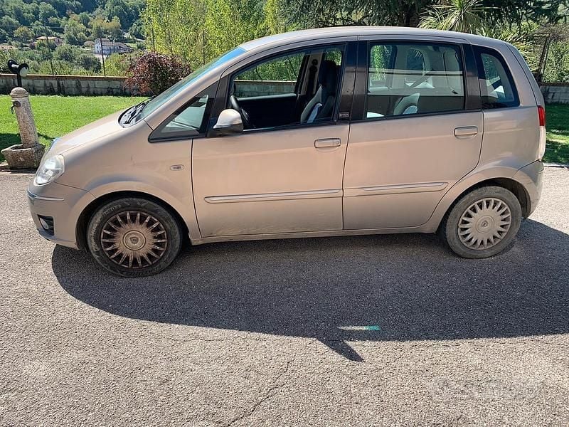 Usata Lancia Musa 69 CV (50 kW) 2011 Monovolume