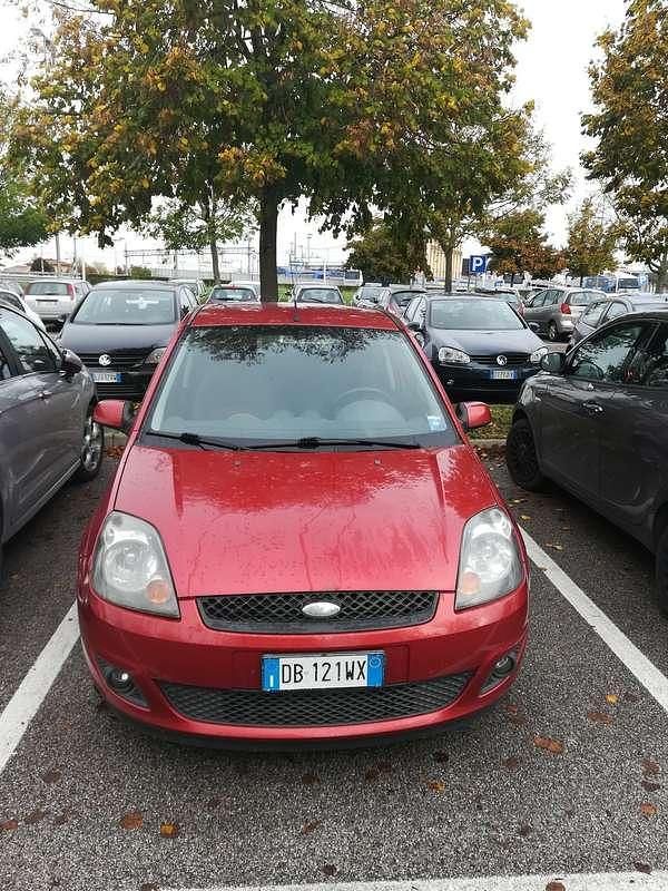 Usata Ford Fiesta Ghia 75 CV (55 kW) 2005 Utilitaria