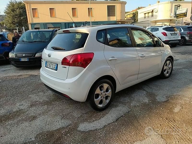 Usata Kia Venga 90 CV (66 kW) 2010 Bianco Utilitaria