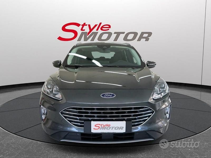 Usata Ford Kuga Titanium 190 CV (139 kW) 2022 Grigio scuro SUV