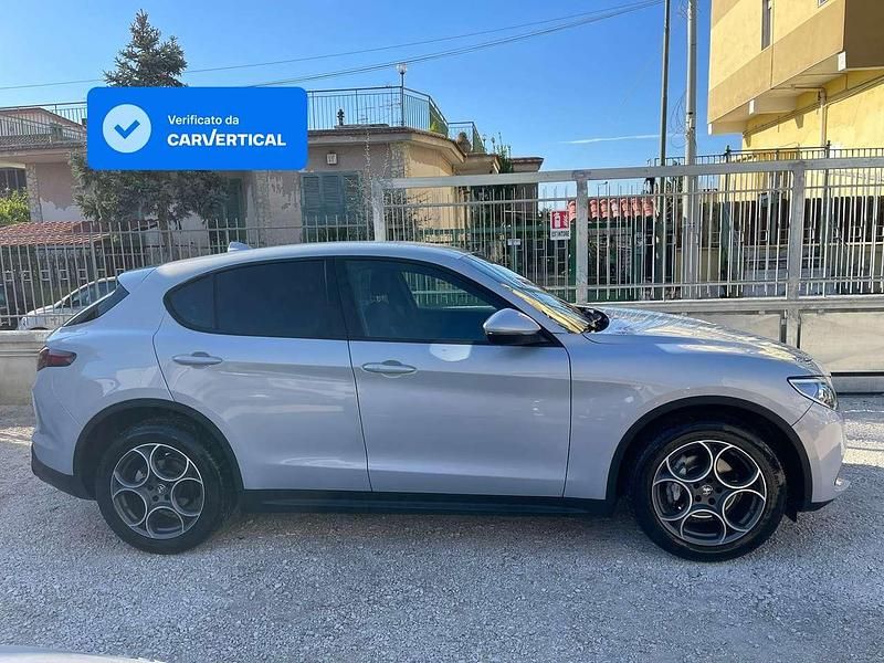 Usata Alfa Romeo Stelvio Super 190 CV (139 kW) 2022 Grigio moonlight meta SUV