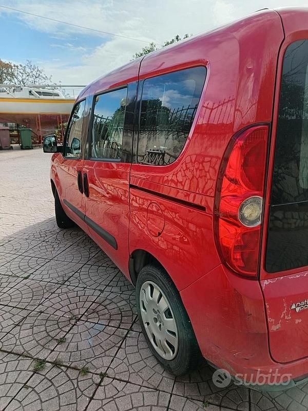 Usata Fiat Doblò 120 CV (88 kW) 2012 Rosso Monovolume