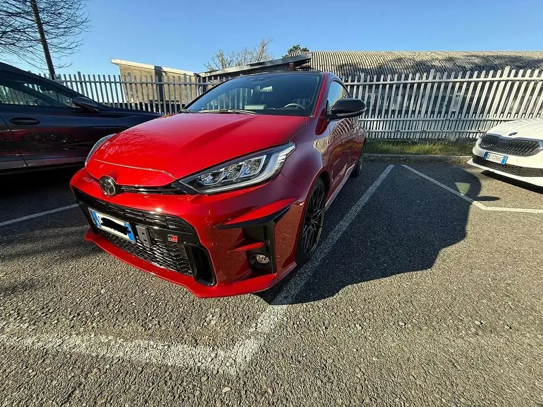 Usata Toyota Yaris 261 CV (191 kW) 2021 Rosso Utilitaria