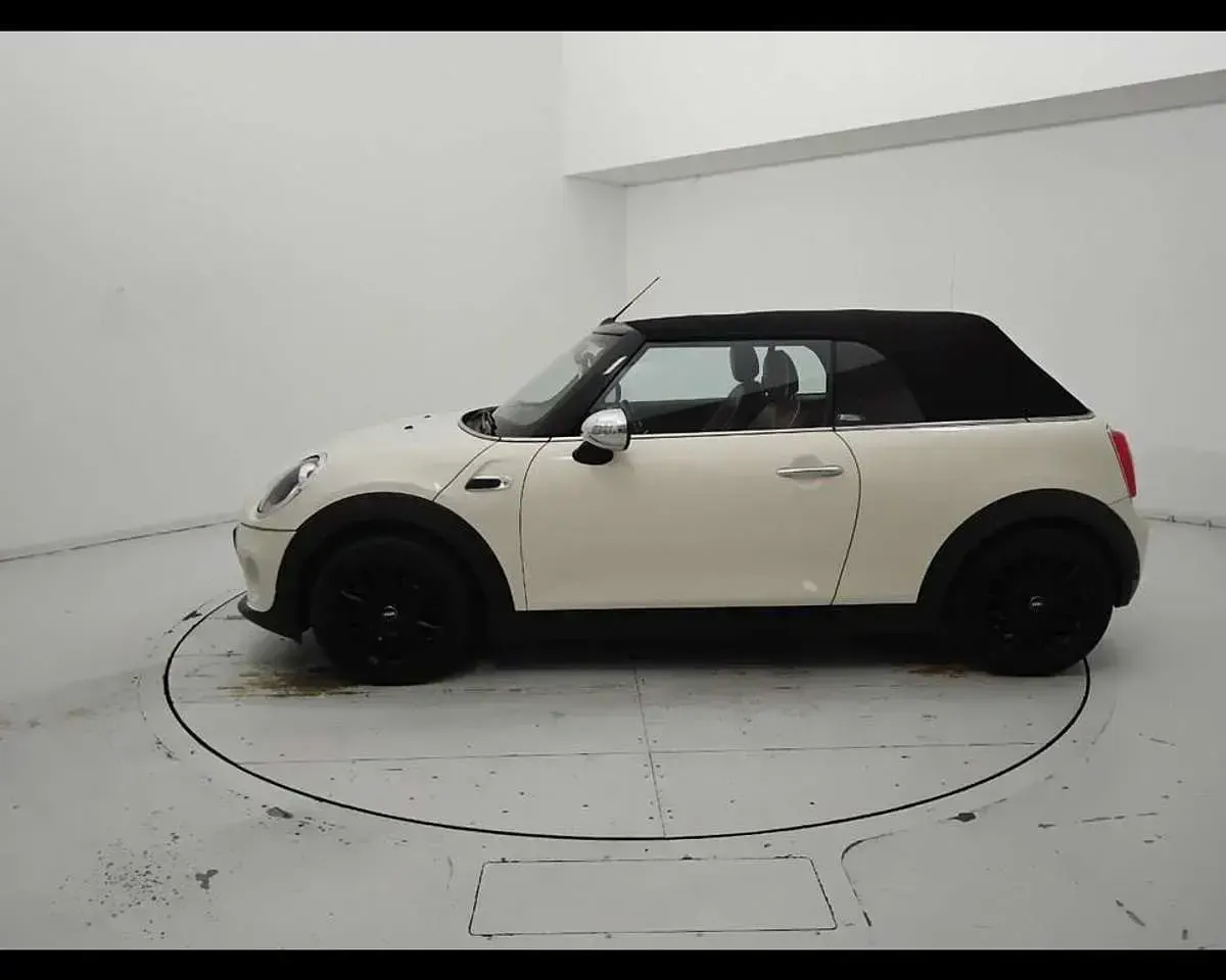 Usata Mini One Cabriolet 102 CV (75 kW) 2017 Beige Cabrio