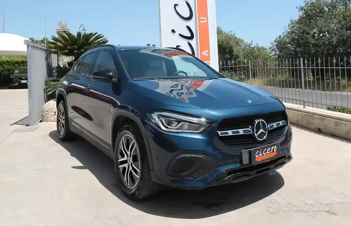 Usata Mercedes GLA200 150 CV (110 kW) 2022 Blu SUV