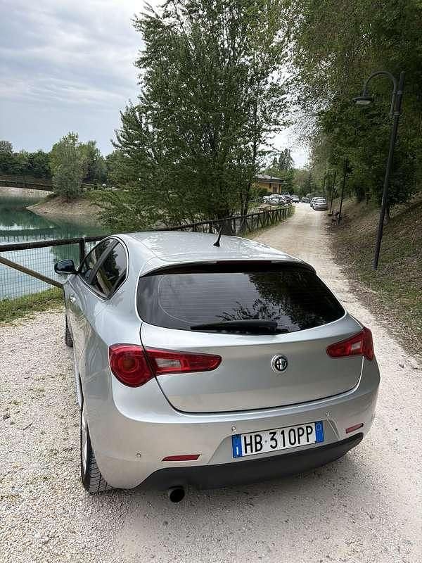Usata Alfa Romeo Giulietta Progression 105 CV (77 kW) 2011 Utilitaria