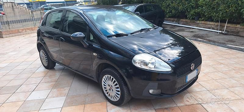 Usata Fiat Grande Punto Active 69 CV (50 kW) 2009 Nero Utilitaria