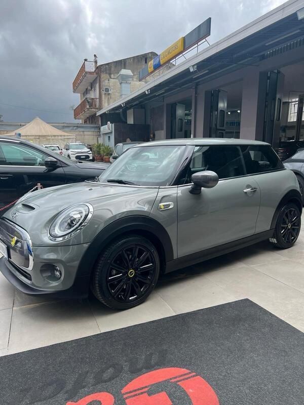 Usata Mini Cooper SE 75 kW (102 CV) 2020 Grigio Utilitaria
