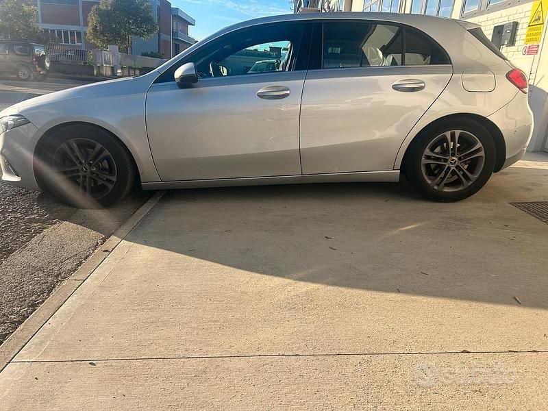 Usata Mercedes A180 Business 136 CV (100 kW) 2019 Grigio Berlina