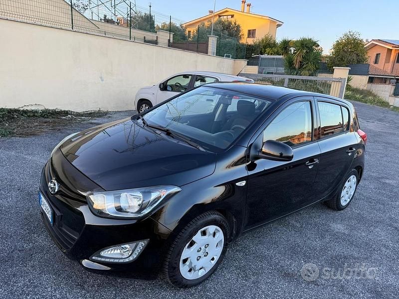 Nero Usata 2013 Hyundai i20 Classic Tre volumi | 3300 € (Ottimo prezzo) - Immagine 1/4