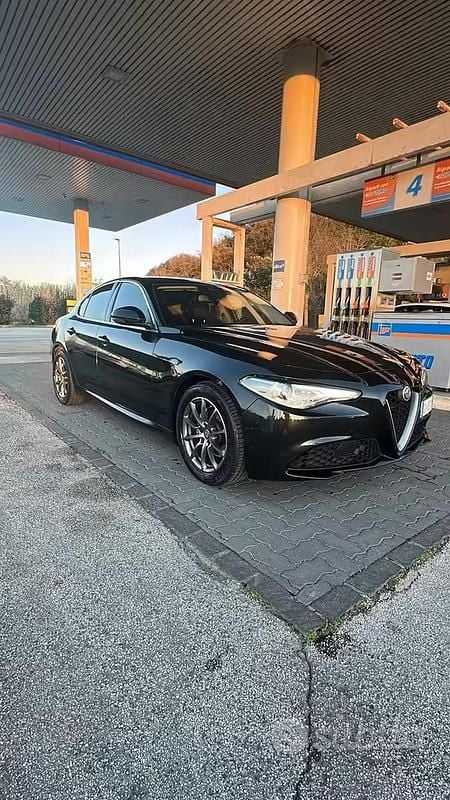 Usata Alfa Romeo Giulia 136 CV (100 kW) 2019 Nero Berlina