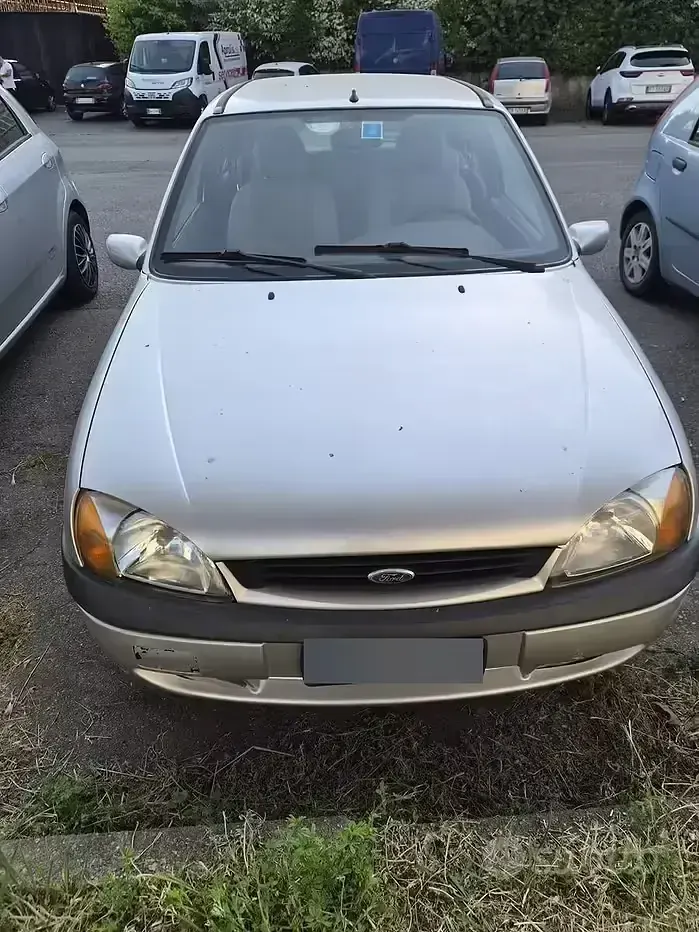 Usata Ford Fiesta 75 CV (55 kW) 2000 Grigio Utilitaria