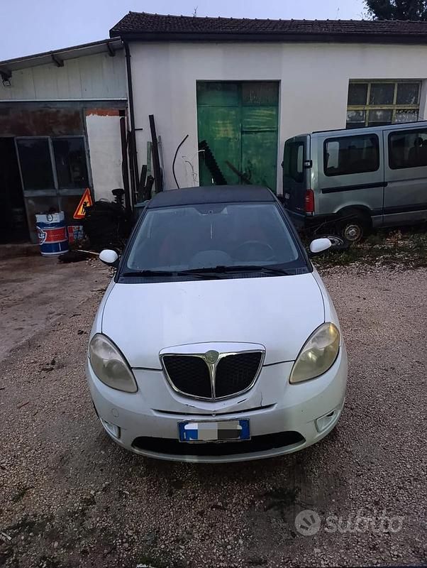 Usata Lancia Ypsilon 69 CV (50 kW) 2004 Bianco Utilitaria