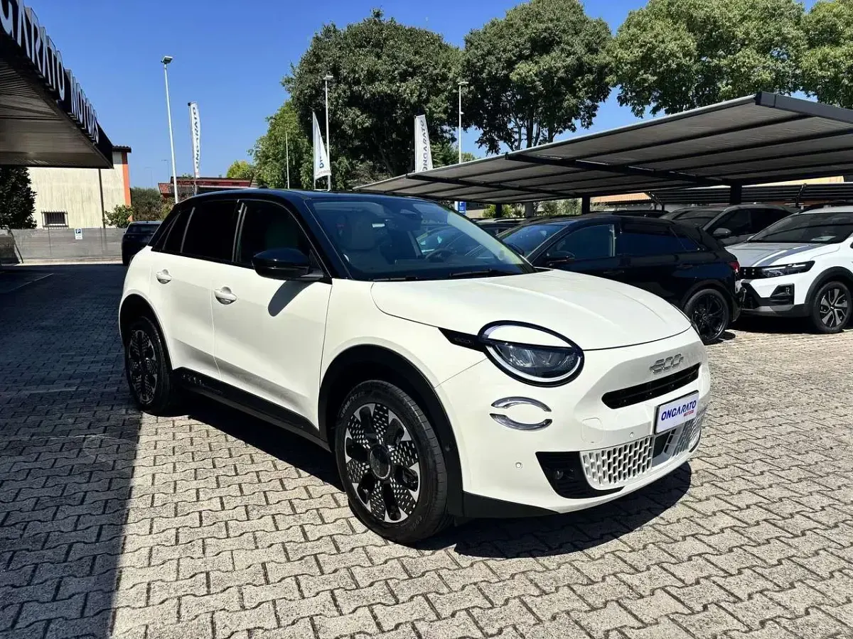 Nuova Fiat 600 La Prima 110 CV (80 kW) 2026 Bianco SUV