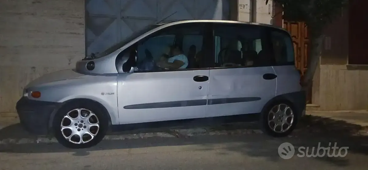 Usata Fiat Multipla 105 CV (77 kW) 2000 Grigio Monovolume
