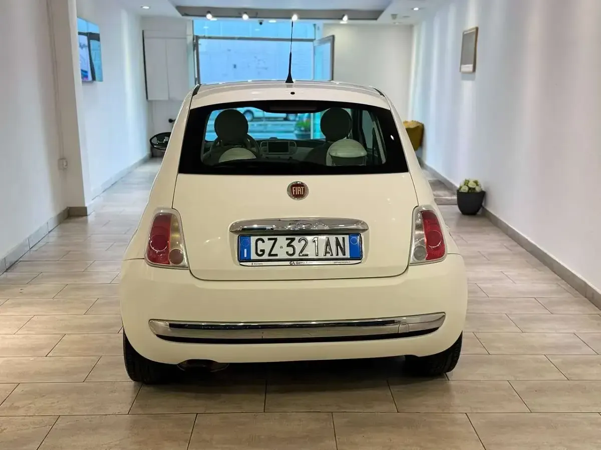 Usata Fiat 500 Lounge 69 CV (50 kW) 2010 White snow Utilitaria