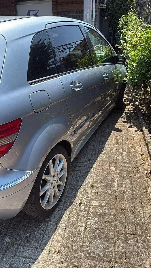 Usata Mercedes B180 109 CV (80 kW) 2006 Grigio Monovolume