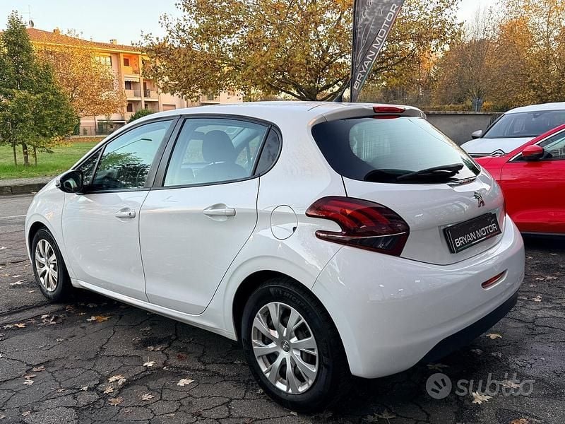 Usata Peugeot 208 Active 82 CV (60 kW) 2015 Bianco Utilitaria